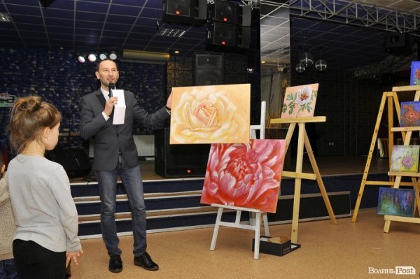 Майстерки, фотозони, аукціон: у Луцьку влаштували свято для особливих дітей