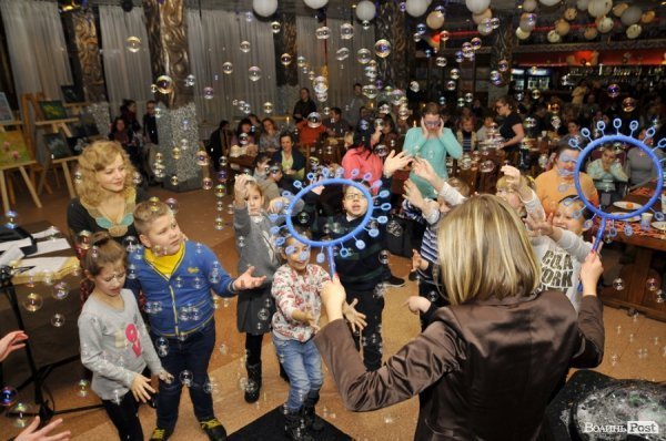 Майстерки, фотозони, аукціон: у Луцьку влаштували свято для особливих дітей