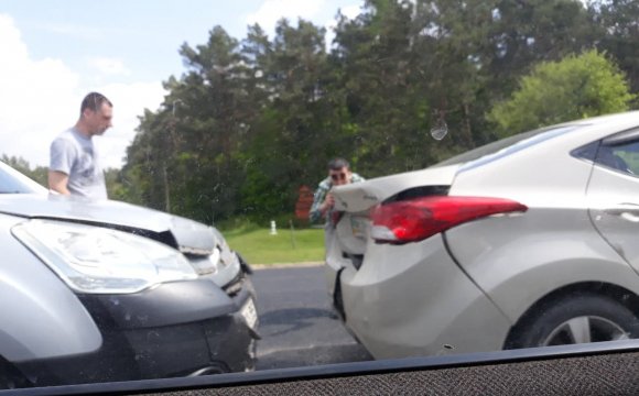 У селі на Волині зіткнулись три автомобілі. ФОТО