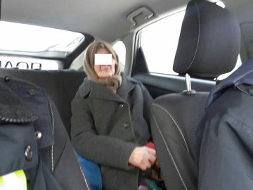 Луцькі патрульні відвезли додому «бабусю-втікачку»