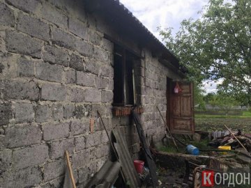 У місті на Волині через електроприлади загорілась літня кухня. ФОТО