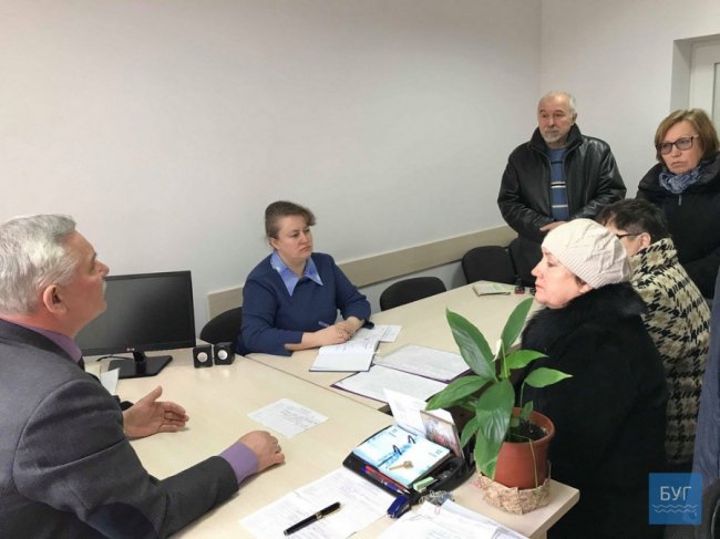 Мешканці Нововолинська, які проти будівництва нового житлового комплексу, пішли до мера. ВІДЕО