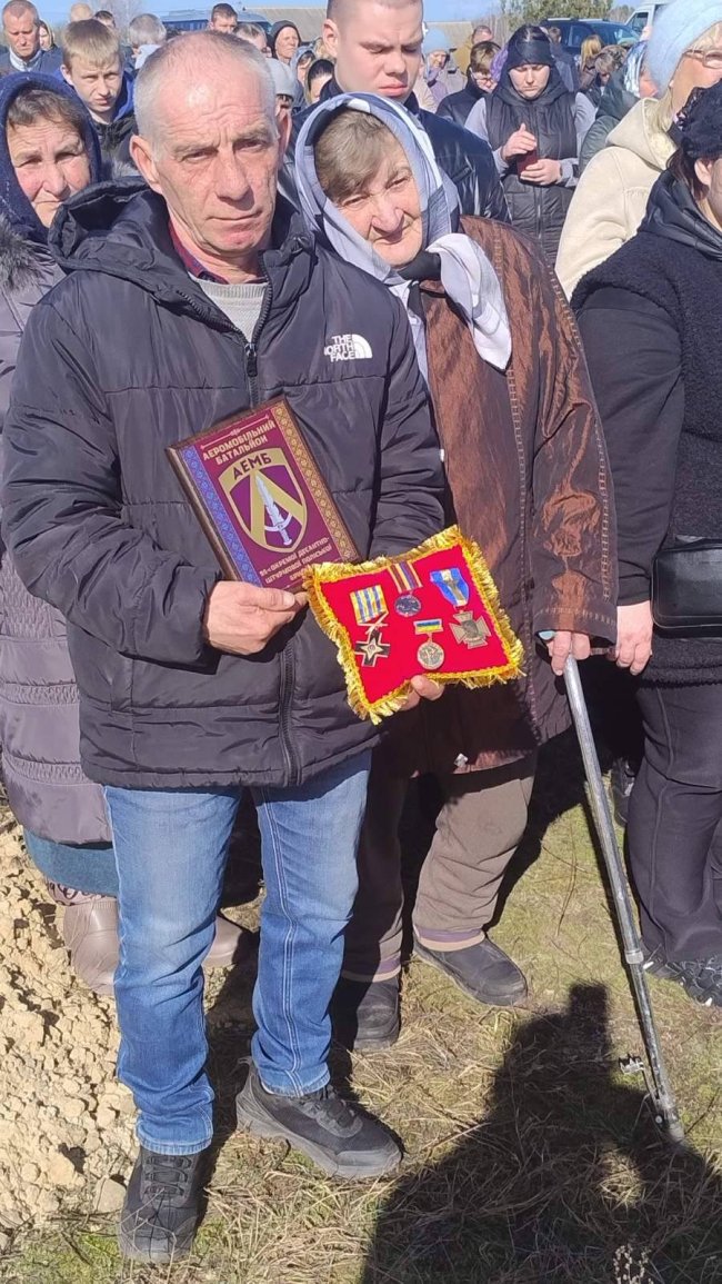 Тепер він триматиме небо у лавах Небесного Війська: на Волині попрощалися з Богданом Тюхтеєм