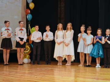 У Луцьку відбувся V міський фестиваль-конкурс двійнят та близнят. ФОТО