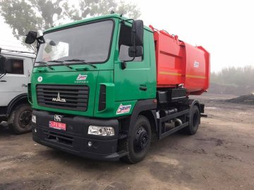 Волинський чиновник похвалився новим сміттєвозом