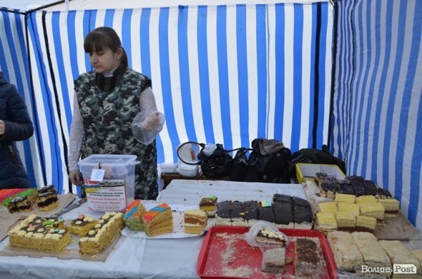 У Луцьку - благодійний  «масляний» ярмарок. ФОТО