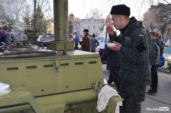 У Луцьку - благодійний  «масляний» ярмарок. ФОТО