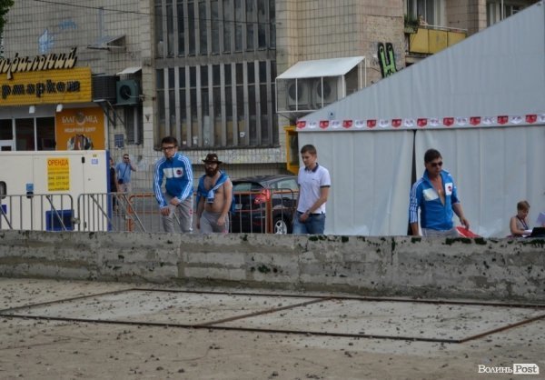 Подивитися на Дзідзьо прийшли сотні лучан. ФОТО