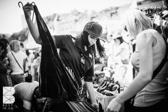 Українські зірки влаштували розпродаж власних речей. ФОТО