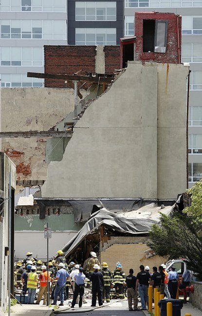 У США обвалилася багатоповерхівка. ФОТО