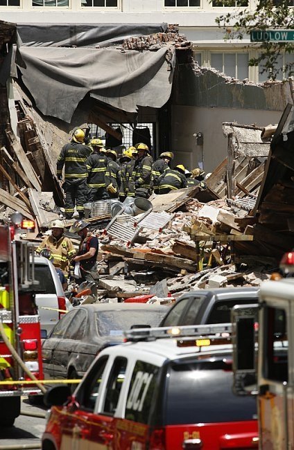 У США обвалилася багатоповерхівка. ФОТО