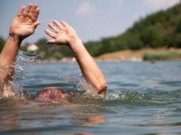 Смертельний заплив: у волинському озері втопився чоловік