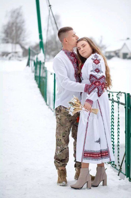 «Перше СМС – виходь за мене»: зворушлива історія кохання військового з Волині