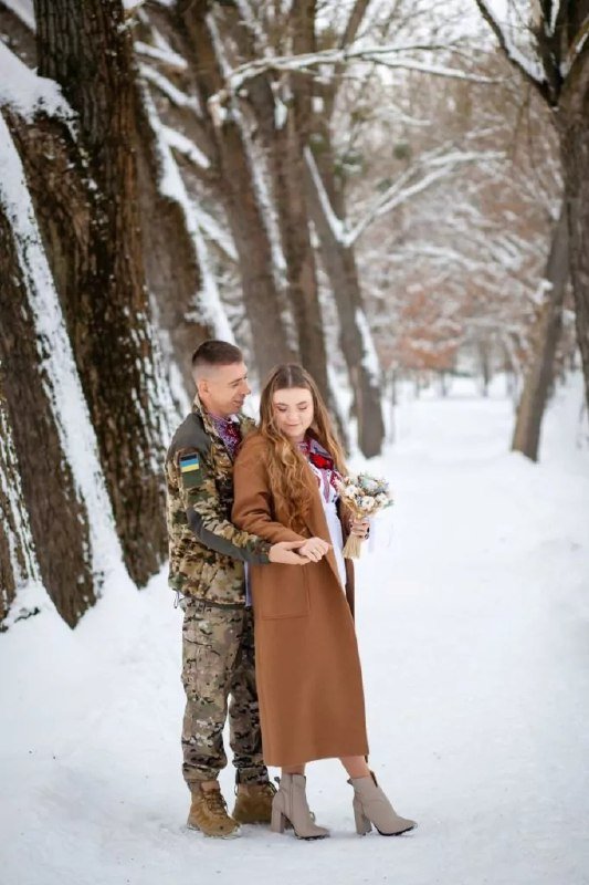 «Перше СМС – виходь за мене»: зворушлива історія кохання військового з Волині