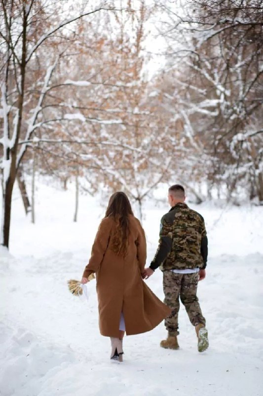 «Перше СМС – виходь за мене»: зворушлива історія кохання військового з Волині