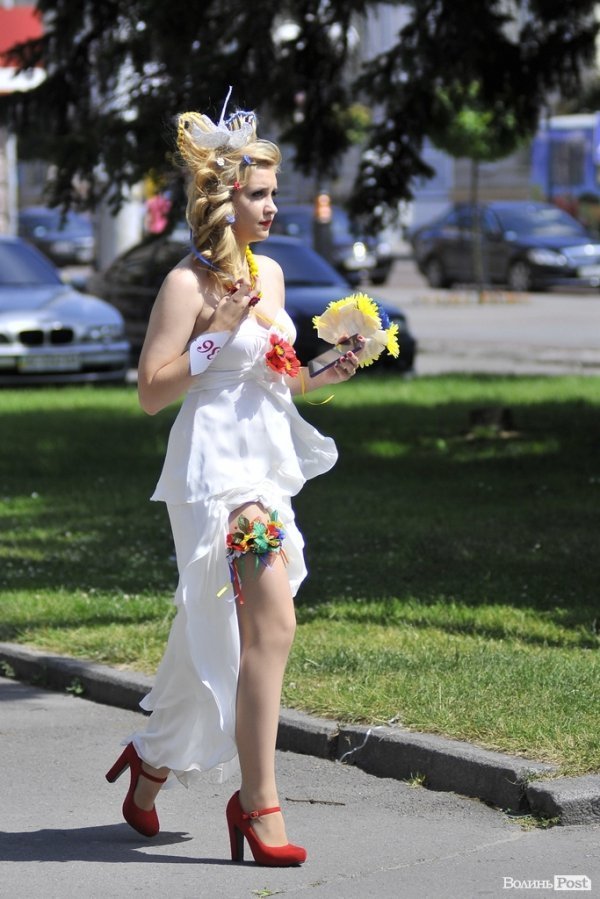 Парад наречених у Луцьку. ФОТО