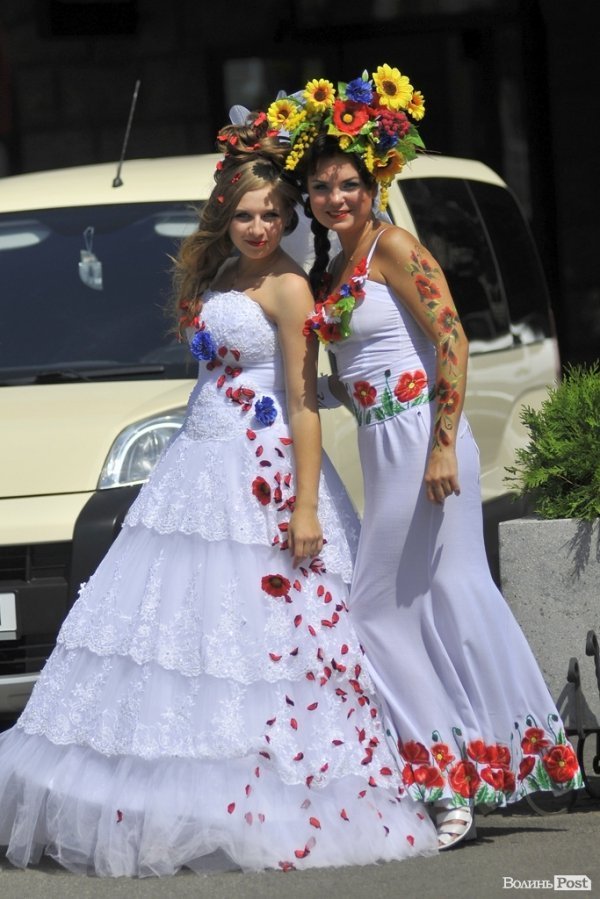 Парад наречених у Луцьку. ФОТО
