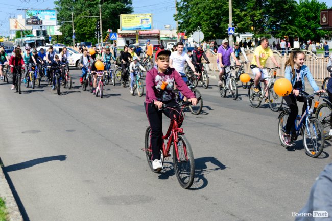 З дітками, собакою та у вишиванках: як лучани провели «Велодень-2019». ФОТО
