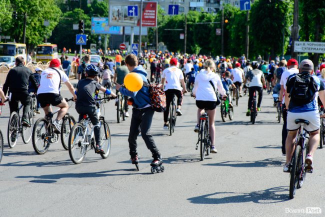 З дітками, собакою та у вишиванках: як лучани провели «Велодень-2019». ФОТО