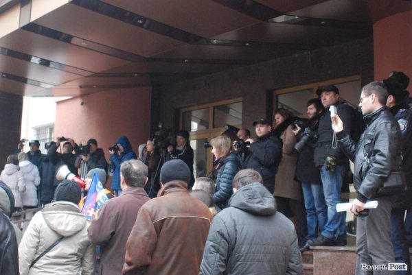 У Луцьку на День закоханих пікетували міліцію і прокуратуру. ФОТО