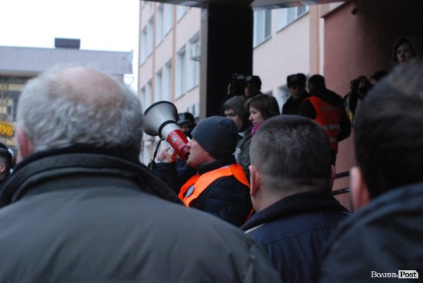 У Луцьку на День закоханих пікетували міліцію і прокуратуру. ФОТО