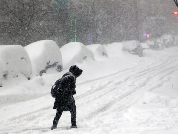 Захід України засипає снігом, у двох областях є ризик зупинки транспорту