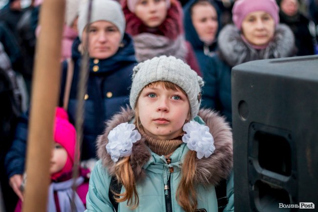 У Луцьку урочисто засвітили головну ялинку міста. ФОТО