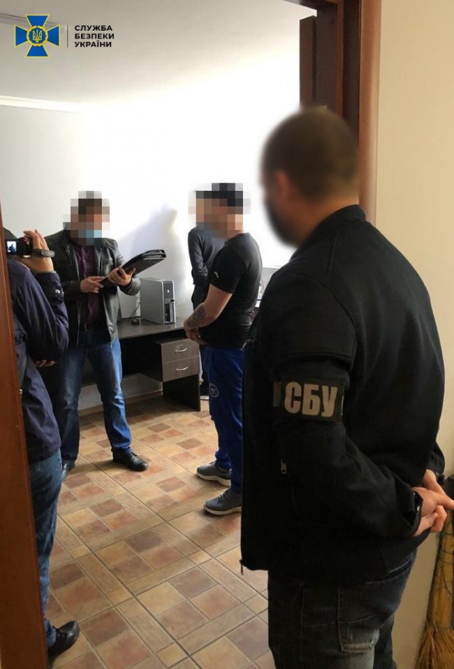 Щомісяця викрадали до пів мільйона гривень: у центрі Луцька діяв підпільний call-центр. ФОТО