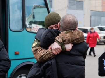 У Луцьку зустріли воїнів, звільнених із полону