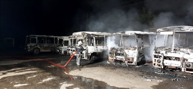 У Золотоноші за лічені хвилини згоріли 12 автобусів. ВІДЕО