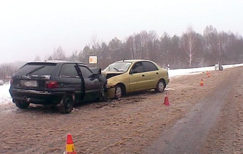 Лоб в лоб зіткнулися дві автівки: п'ятеро  людей постраждали. ФОТО
