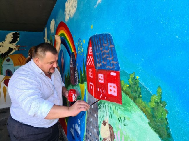 У селі на Волині дітлахи розмалювали зупинку. ФОТО