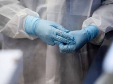 На Волині закрили два пункти швидкої через зараження COVID-19 водія та санітарок