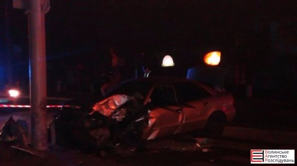 У Луцьку аварія: «Ауді» в’їхала у стовп. ФОТО