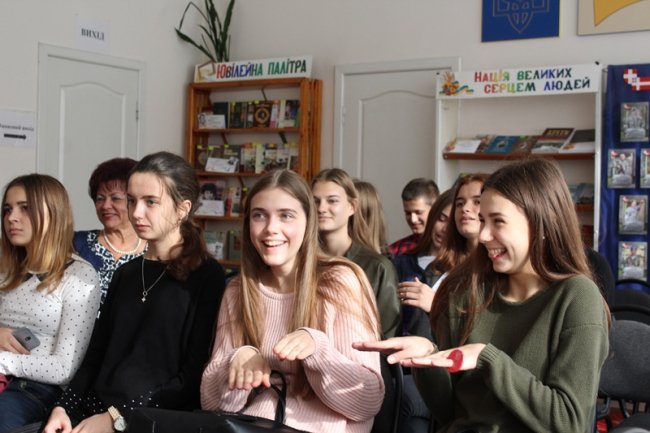 «Треба робити українське модним», – соліст «ФлайzZzи» зустрівся зі школярами