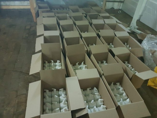 У Луцьку на складі знайшли велику партію фальсифікованих антисептиків. ФОТО