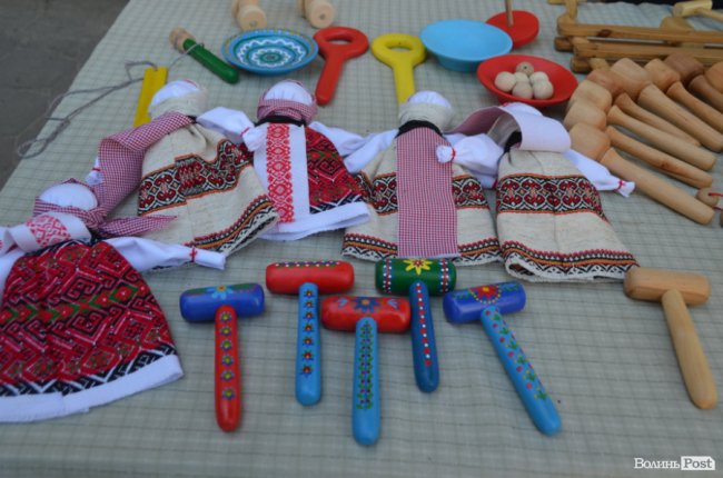 Від і до: що та за скільки продають народні умільці у центрі Луцька. ФОТО