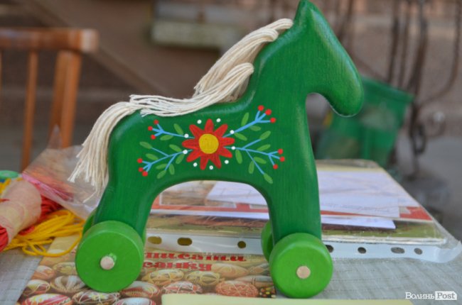 Від і до: що та за скільки продають народні умільці у центрі Луцька. ФОТО