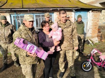 Військові привітали із першим днем народження доню полеглого волинянина
