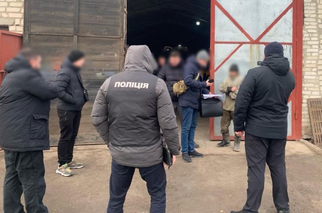 На Волині силовики викрили підпільну тютюнову фабрику