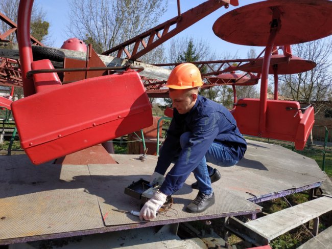 Ескперти перевірили атракціони у луцькому парку: чи готові вони до «покатушок». ФОТО