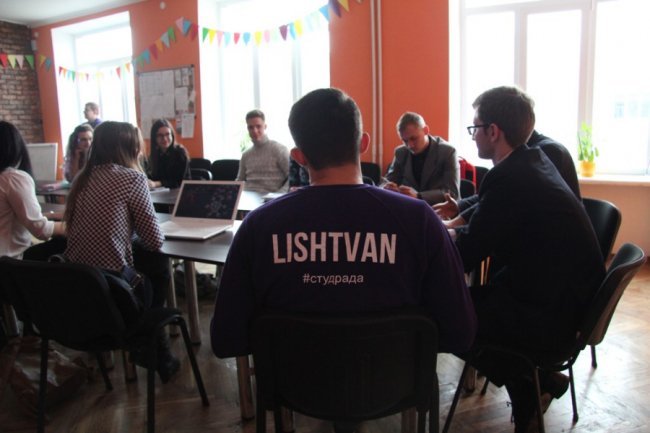 Цукерки від патрульних та спільна коляда. Добрі новини Волині