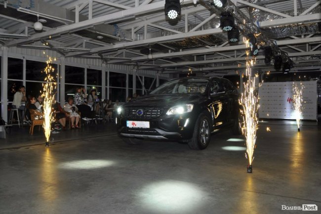 Свято краси і моди: як мийку в Луцьку перетворили на модний подіум