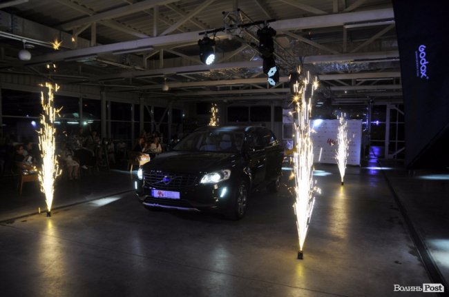 Свято краси і моди: як мийку в Луцьку перетворили на модний подіум