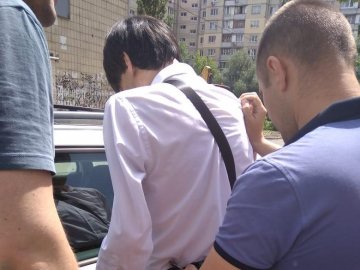 Пропонував 500 євро за секс: поліція затримала чоловіка, який знімав дитяче порно. ФОТО