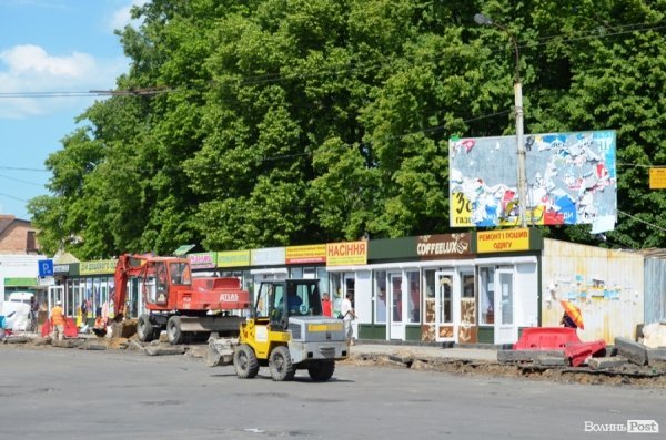 Мир клумбам, війна кіоскам: у Луцьку кардинально змінюють Привокзальну площу
