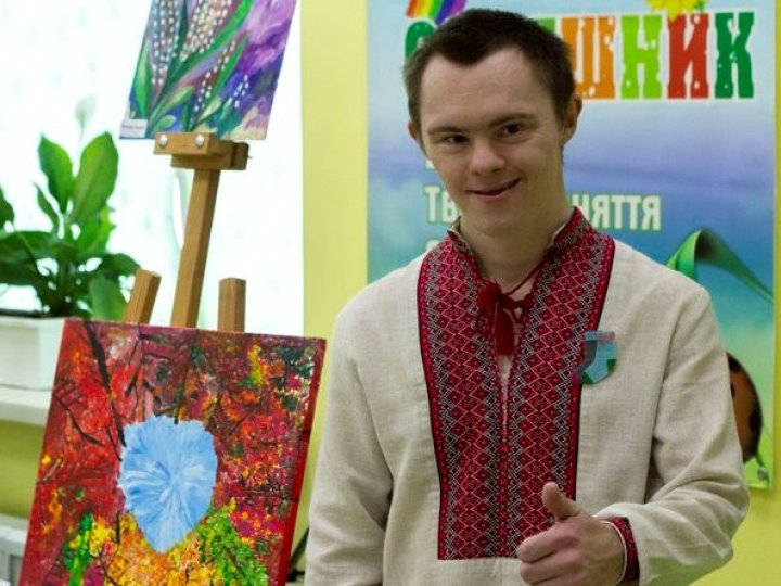 У Луцьку відкрили виставку картин людей із синдромом Дауна