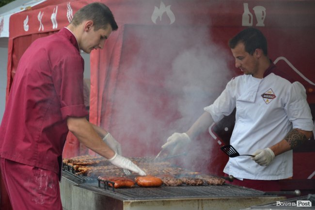 Пісні та вареники: у Луцьку відбувся фестиваль національної кухні. ФОТО