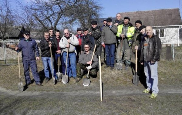 Ківерчани разом з міським головою робили вулиці зеленішими. ФОТО