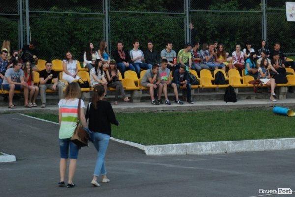 У Луцьку відкрили сезон нічного кіно просто неба. ФОТО